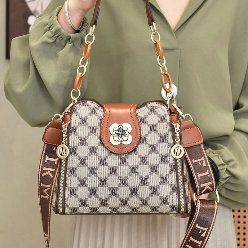 vintage letter printed shoulde - Women Bags Crossbody 评论和价格